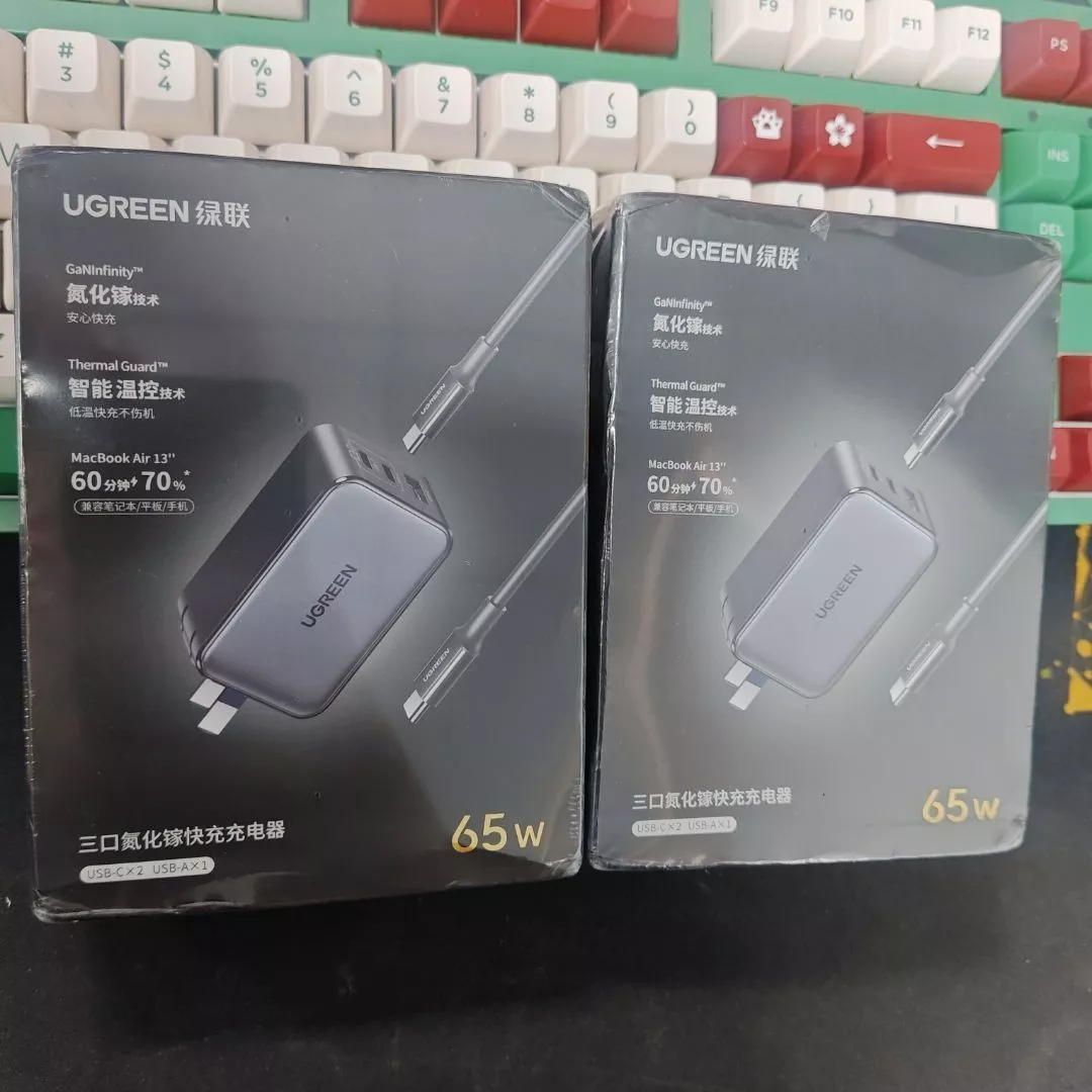 Củ Sạc Nhanh CUKTECH GaN 100W Màn Hình Hiển Thị 3 Cổng Type-C Sạc Laptop 65W Tương Thích iP 17 Pro Max/MacBook/Xiaomi