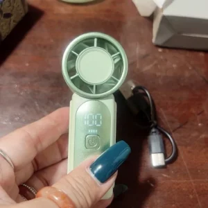 Quạt Mini Tích Điện 2026 – Pin Lâu, Gió Mạnh, Mát Lạnh Suốt Ngày, Siêu Nhỏ Gọn Tiện Mang Theo