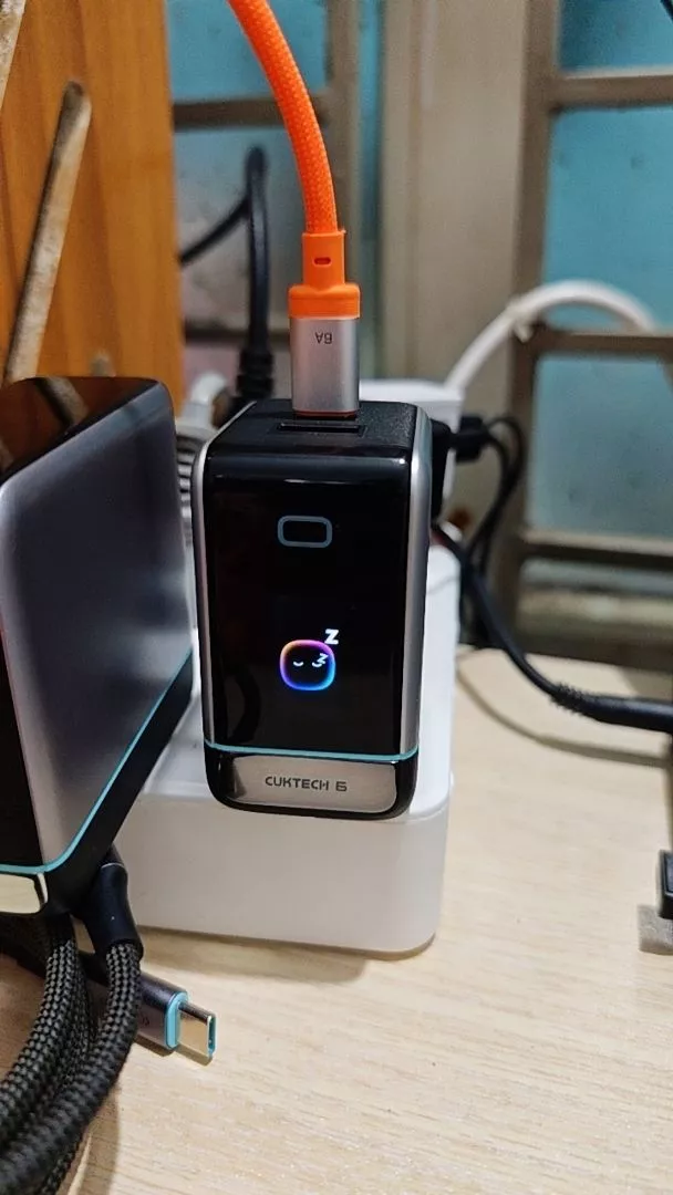 Củ Sạc Nhanh CUKTECH GaN 100W Màn Hình Hiển Thị 3 Cổng Type-C Sạc Laptop 65W Tương Thích iP 17 Pro Max/MacBook/Xiaomi