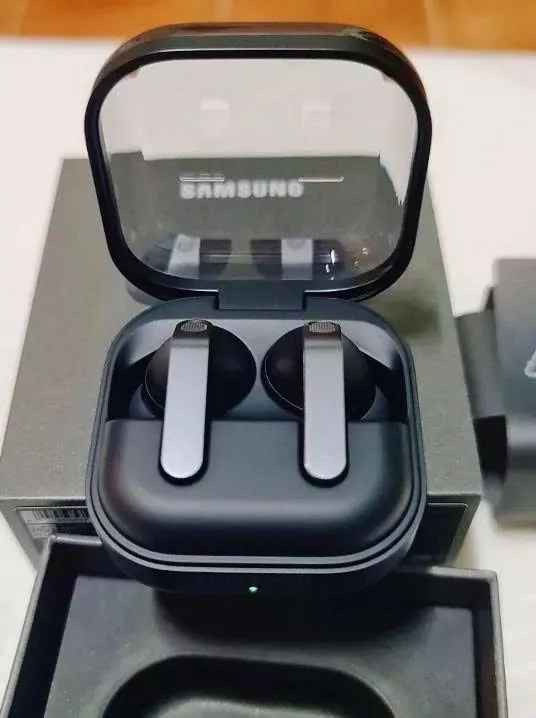 Tai Nghe Bluetooth Sam Sung Galaxy Buds 4 / Buds 4 Pro Thế Hệ Mới - Bass Căng - Pin 30H -Bảo Hành 24 Tháng