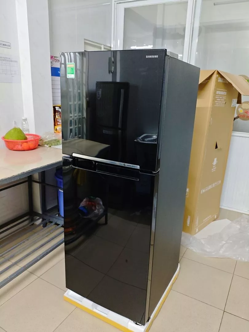 Tủ Lạnh Samsung Ngăn Đông Trên 216L RT20HAR8DBU/SV - Hệ Thống Làm Lạnh Vòm Đa Chiều, màu Đen