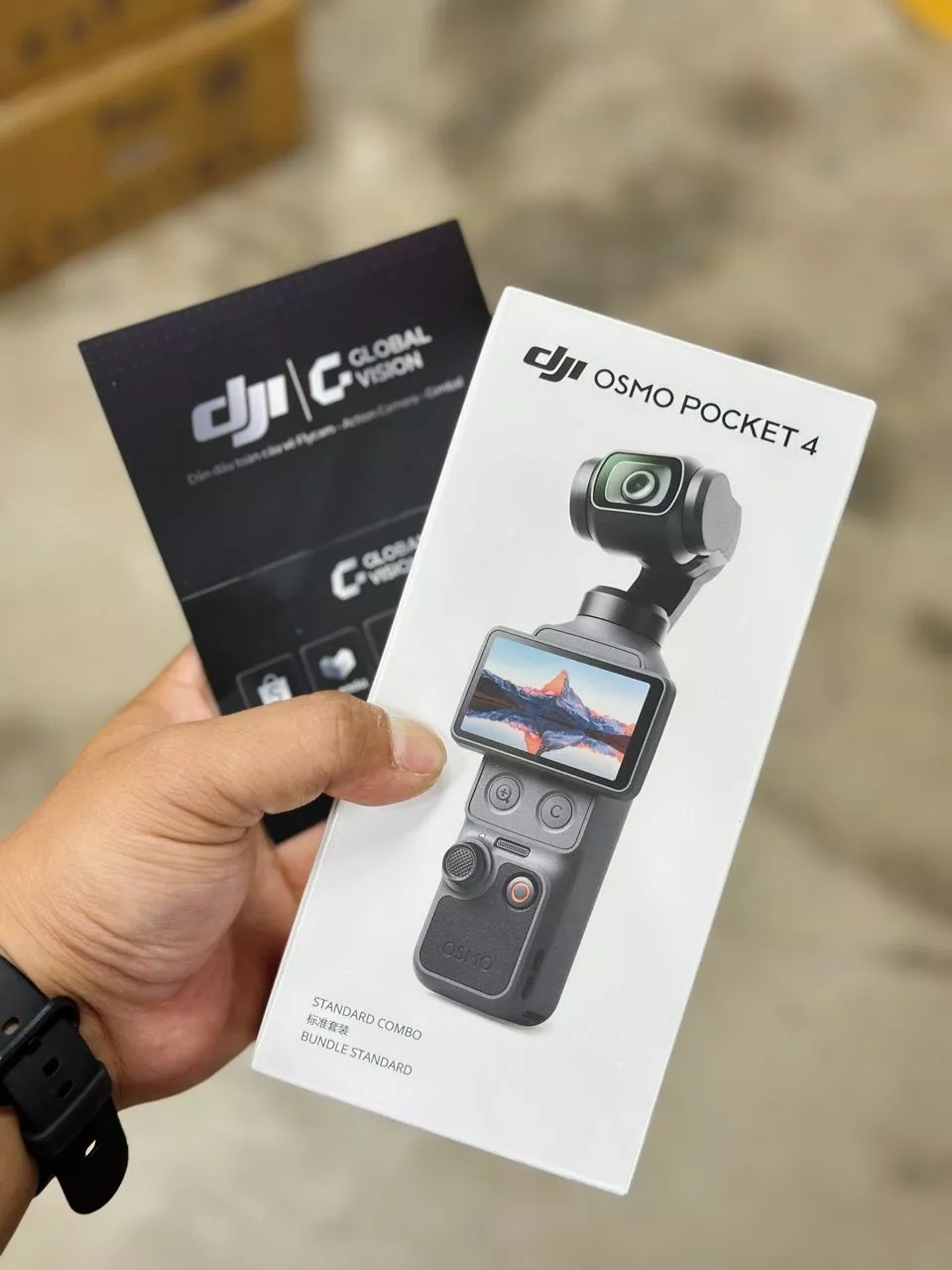 DJI Osmo Pocket 4 camera quay vlog bỏ túi nhỏ gọn chất lượng cao, bộ nhớ trong 107GB (DJI OP4)