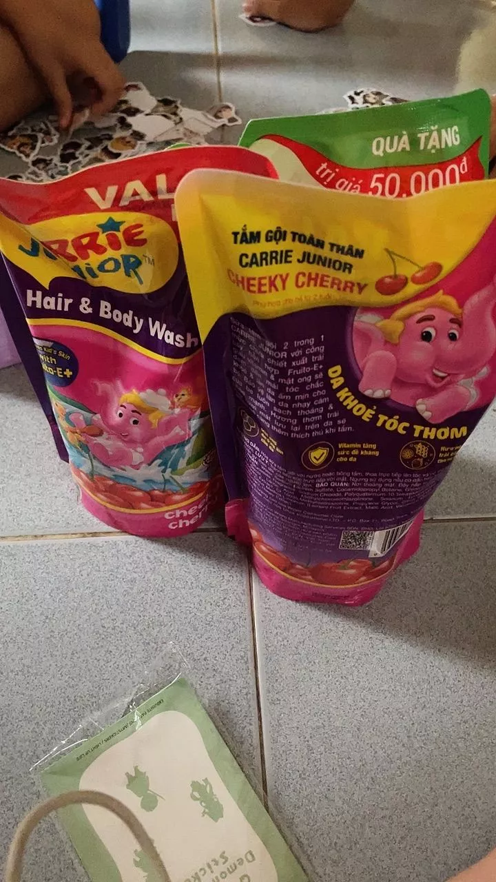 Combo 2 Túi Sữa Tắm Gội thiên nhiên Sạch Dịu Nhẹ & ẩm mịn Cho Bé Carrie Junior Cheeky Cherry 500g x2 (quà mùi ngẫu nhiên