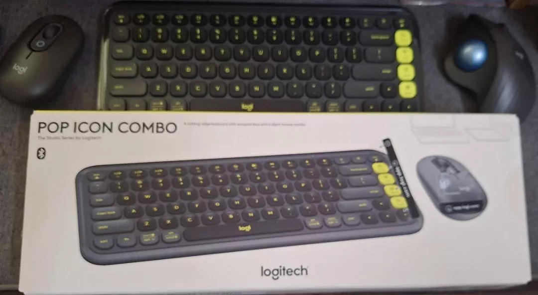 Combo Chuột & Bàn Phím Bluetooth Logitech POP ICON COMBO - Gõ yên tĩnh, phím lập trình, Easy-Switch