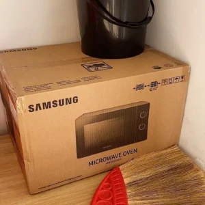 Lò Vi Sóng Samsung 20L MS20A3010AL/SV - Cửa Gương Toàn Phần, màu Đen