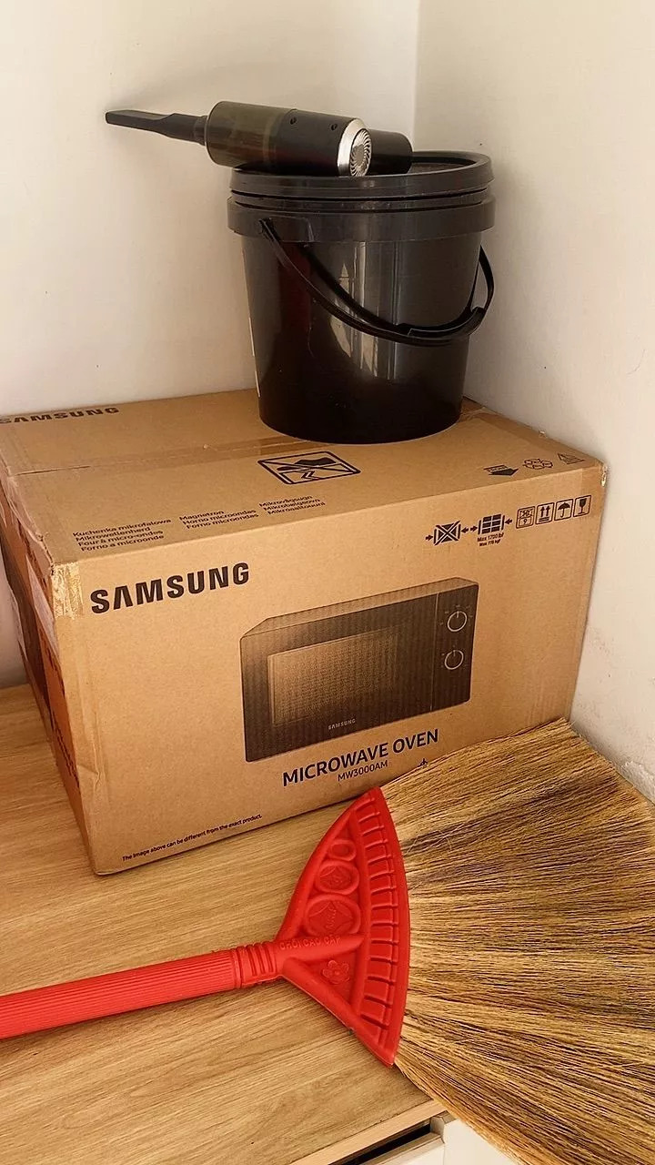 Lò Vi Sóng Samsung 20L MS20A3010AL/SV - Cửa Gương Toàn Phần, màu Đen