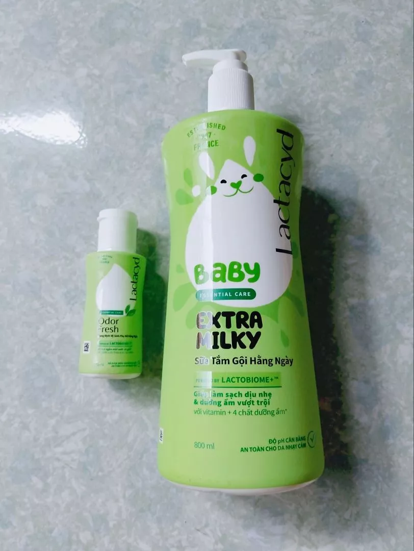 Sữa Tắm Gội Trẻ Em Lactacyd Baby Extra Milky Làm Sạch Dịu Nhẹ và Dưỡng Ẩm Vượt Trội Size Jumbo 800ml