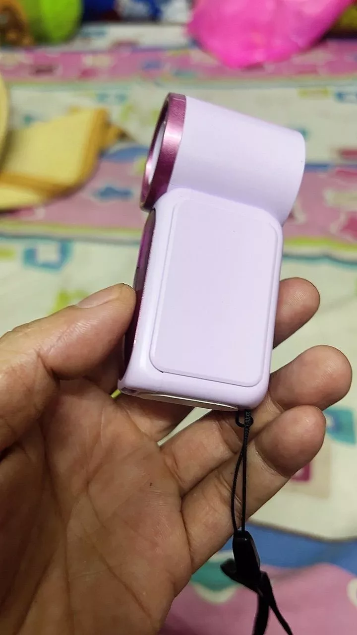 Quạt Tích Điện Cầm Tay Mini Dễ Thương – 100 Cấp Độ Gió, Pin Mạnh, Mát Lạnh Cả Ngày