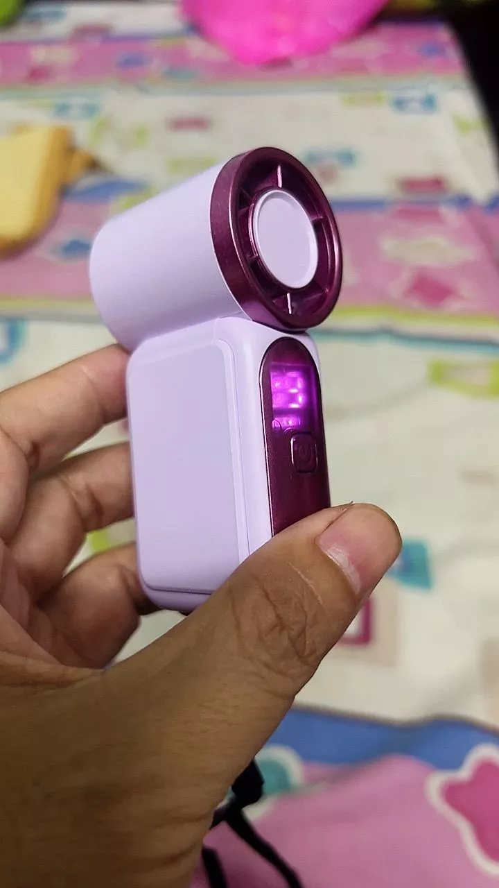 Quạt Tích Điện Cầm Tay Mini Dễ Thương – 100 Cấp Độ Gió, Pin Mạnh, Mát Lạnh Cả Ngày