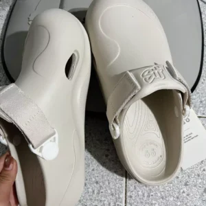 Dép Sục Unisex Shondo Clog Suke Nhựa Đúc Đế Cao 4cm Hack Dáng Siêu Nhẹ Màu Trắng SUK0009