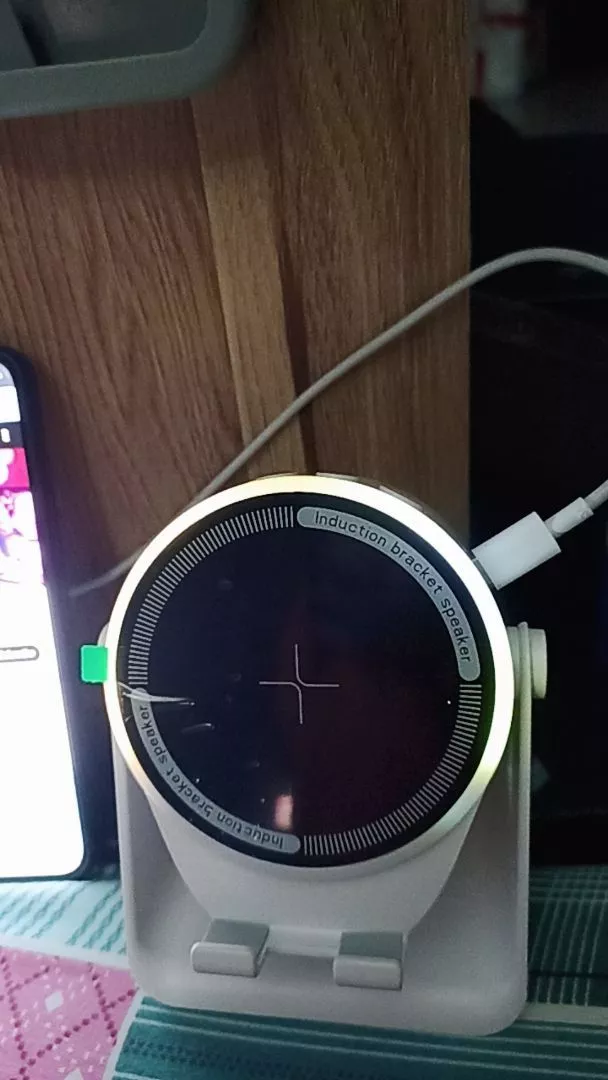 Loa Bluetooth cảm ứng không dây kèm giá đỡ | Đèn LED RGB 7 màu | Tương thích cho điện thoại
