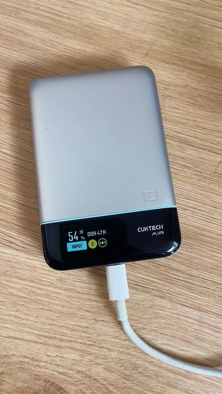 CUKTECH Pin Dự Phòng Từ Tính Sạc Nhanh 55W 10000mAh Hỗ Trợ Sạc Không Dây Tích Hợp Dây cho iP 16–12