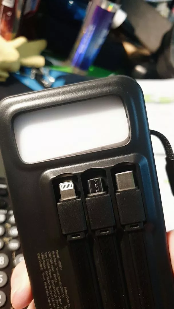 Pin dự phòng GOOJODOQ 50000mAh hỗ trợ sạc nhanh PD 20W và 22.5W, tích hợp cáp sạc với màn hình LED