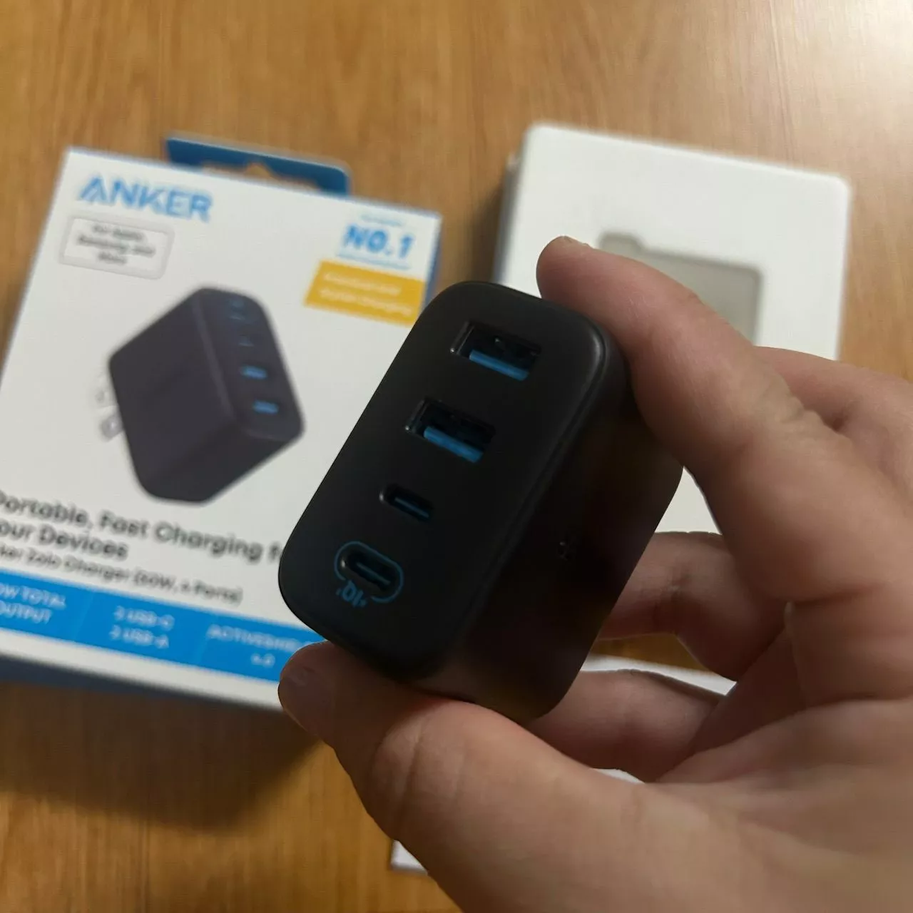 Củ sạc nhanh Anker Zolo 70W | 4 cổng (3 cổng USB-C & 1 cổng USB-A) | Chân gập gọn nhẹ | Sạc nhanh đa thiết bị - A121C
