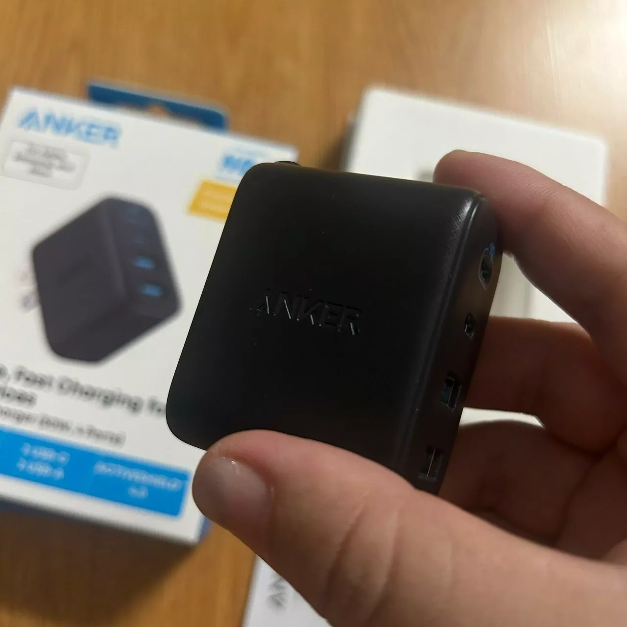 Củ sạc nhanh Anker Zolo 70W | 4 cổng (3 cổng USB-C & 1 cổng USB-A) | Chân gập gọn nhẹ | Sạc nhanh đa thiết bị - A121C