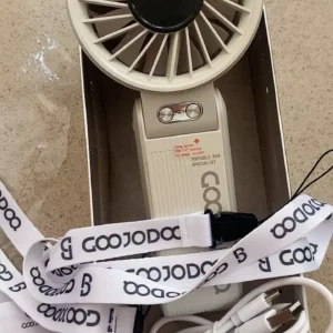 Quạt Phun Sương GOOJODOQ Động Cơ 9526 RPM, Gió Mạnh 8.6m/s, 100 Tốc Độ, Phun Sương Dưỡng Ẩm, Pin 3600mAh Dùng 11.5 Giờ
