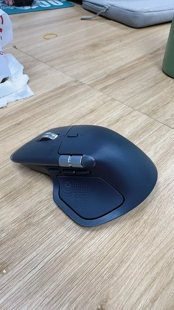 Chuột không dây công thái học Logitech MX Master 4 - Rung phản hồi, Cuộn siêu nhanh, Sạc USB-C