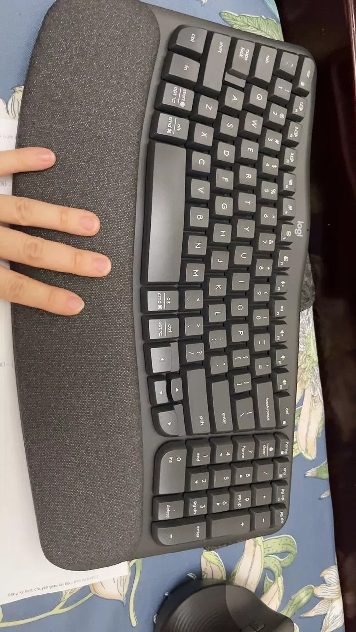 Combo Công thái học - Bàn phím Logitech Wave Keys và Chuột Logitech Lift Vertical