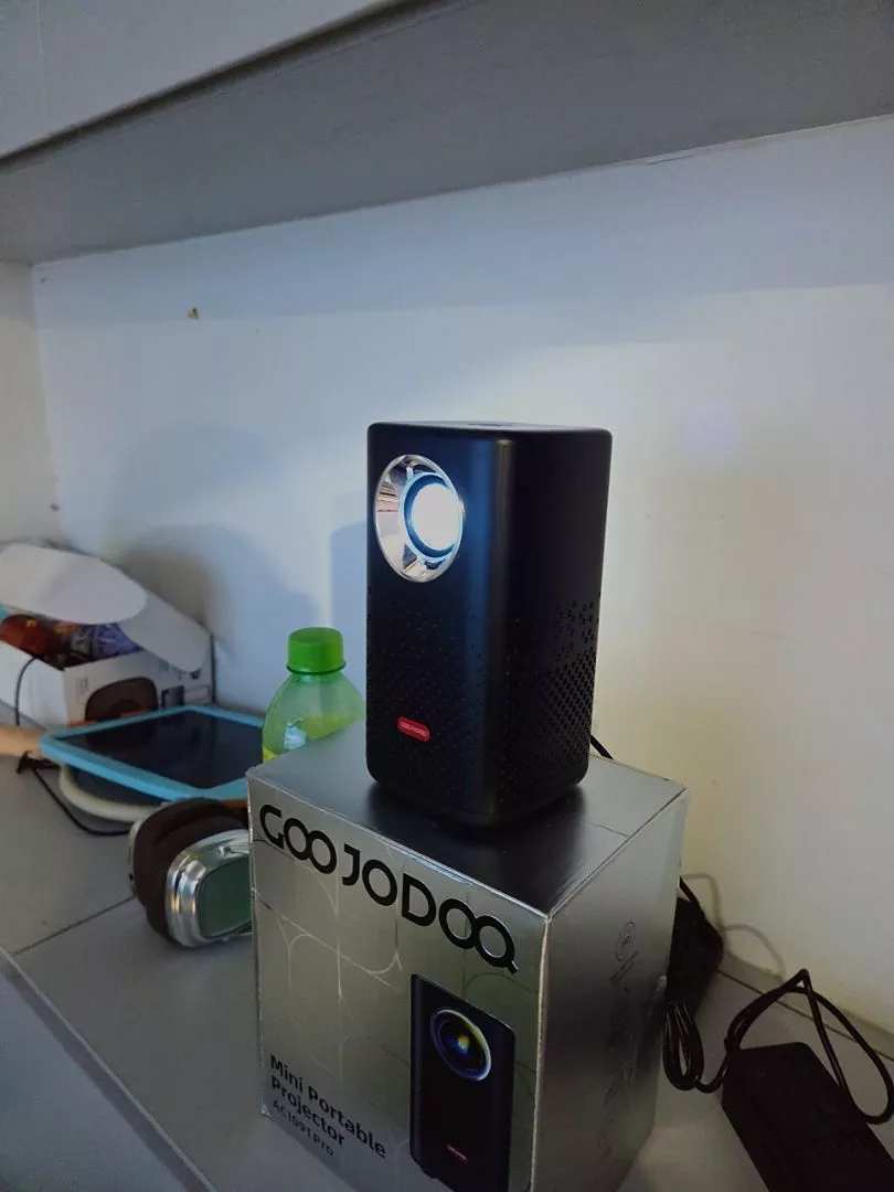 Máy chiếu GOOJODOQ 1080P có tính năng lấy nét điện tử, độ sáng 160 ANSI lumen, cổng Type-C và Wi-Fi băng tần kép