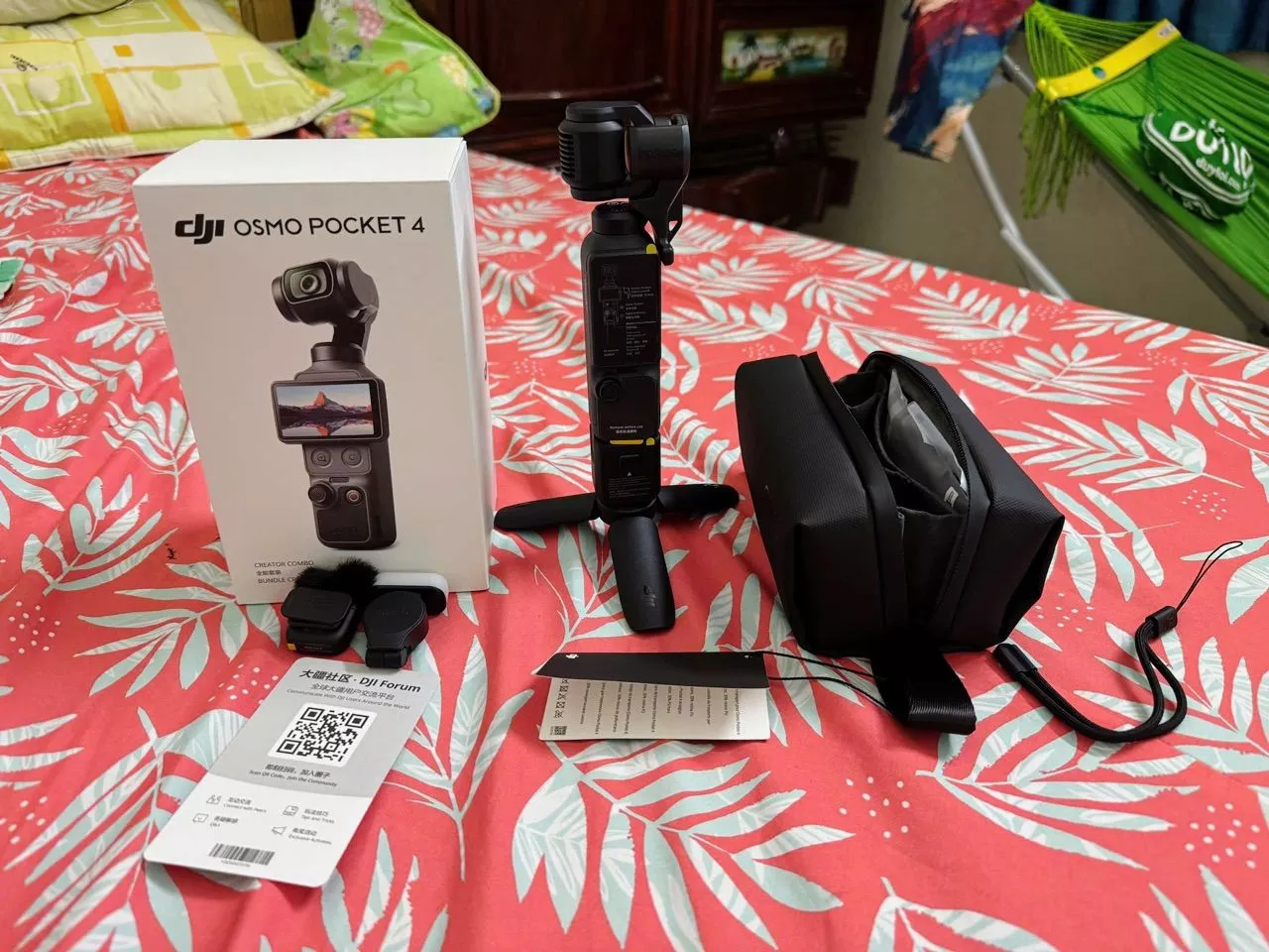DJI Osmo Pocket 4 camera quay vlog bỏ túi nhỏ gọn chất lượng cao, bộ nhớ trong 107GB (DJI OP4)