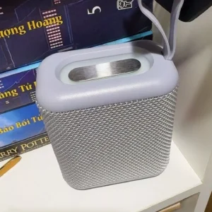 Loa Bluetooth GOOJODOQ RGB sở hữu hệ thống đèn LED chất lượng cao và âm thanh Hi-Fi, hỗ trợ phát nhạc từ thẻ TF/USB.