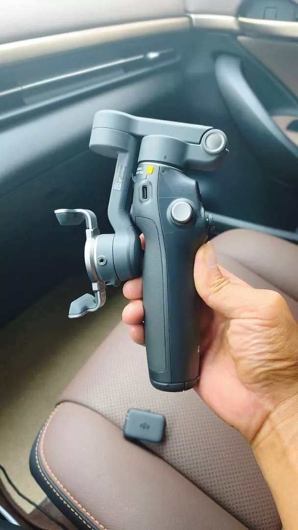 Gimbal chống rung điện thoại DJI Osmo Mobile 8 theo dõi chủ thể bằng camera gốc (DJI OM 8)