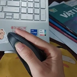 Chuột không dây Logitech M186 - USB, nhỏ gọn, thuận cả 2 tay, phù hợp PC/Laptop