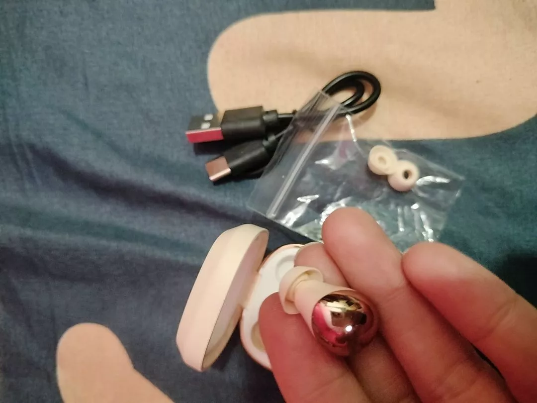 Tai nghe Bluetooth không dây là tai nghe khử tiếng ồn và chất lượng âm thanh di động nhỏ gọn Thích hợp cho IPhone và Android