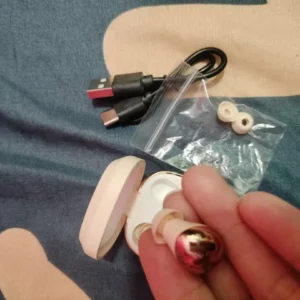 Tai nghe Bluetooth không dây là tai nghe khử tiếng ồn và chất lượng âm thanh di động nhỏ gọn Thích hợp cho IPhone và Android