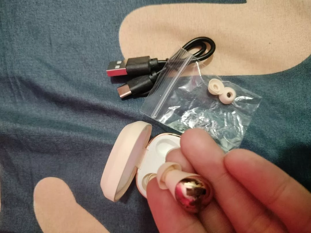 Tai nghe Bluetooth không dây là tai nghe khử tiếng ồn và chất lượng âm thanh di động nhỏ gọn Thích hợp cho IPhone và Android