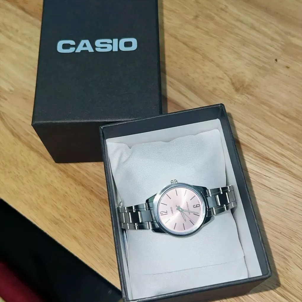 Đồng Hồ Casio Nữ LTP-V005D-4BUDF Màu Hồng Kim Bạc Dạ Quang Kính Khoáng 28.2mm Chống Nước Dây Kim Loại Không Gỉ