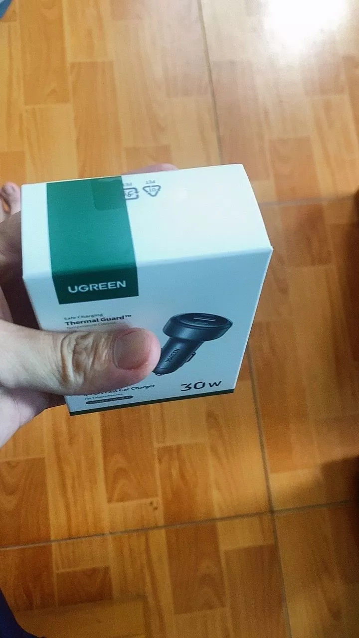 Sạc Xe Hơi UGREEN PD30W USB C Sạc Nhanh Cho iPhone 16 Pro Max 15 Sạc Nhanh Cho Điện Thoại Di Động USB C Xe Hơi