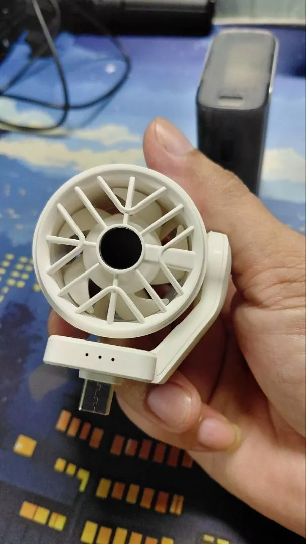 Quạt mini GOOJODOQ Type-C là sản phẩm cắm là chạy, cơ 15573 vòng/phút, lưu lượng gió mạnh mẽ 9,7 m/s