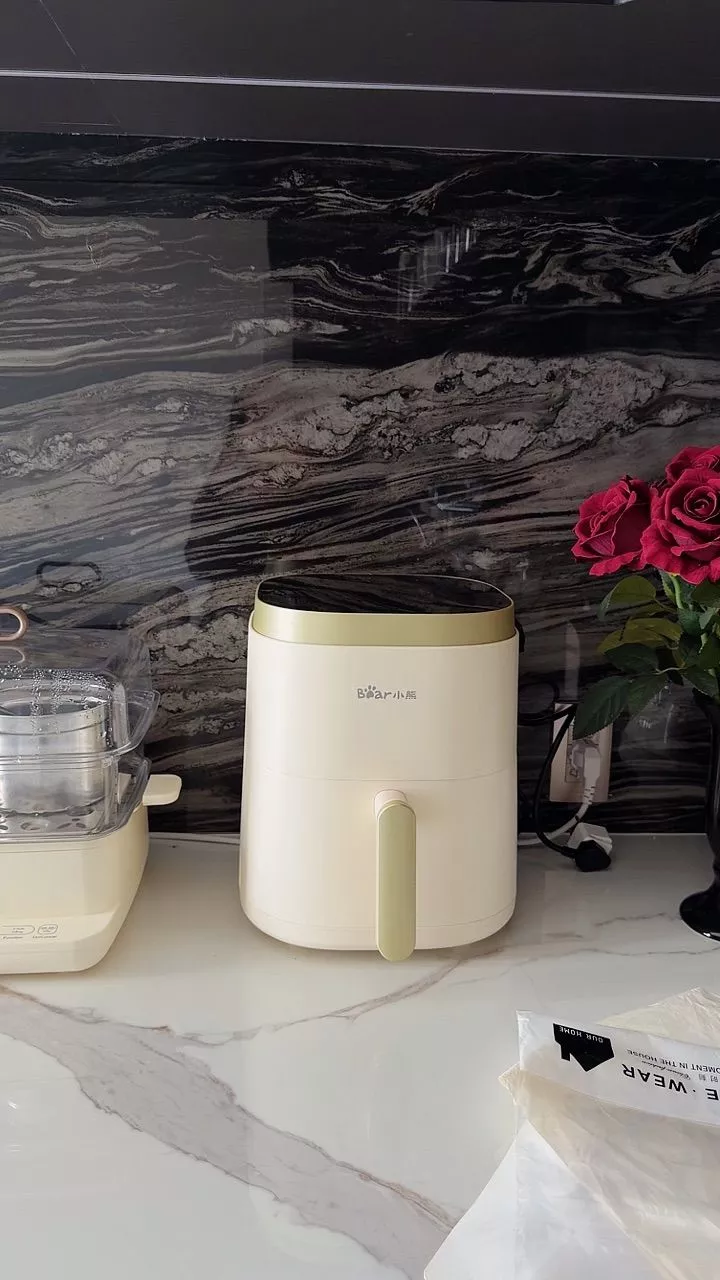 Nồi Chiên Không Dầu 6L Bear QZG-H16R3 (AF-4H16K) - Công Suất 1600W, Chống Dính - Hàng Chính Hãng