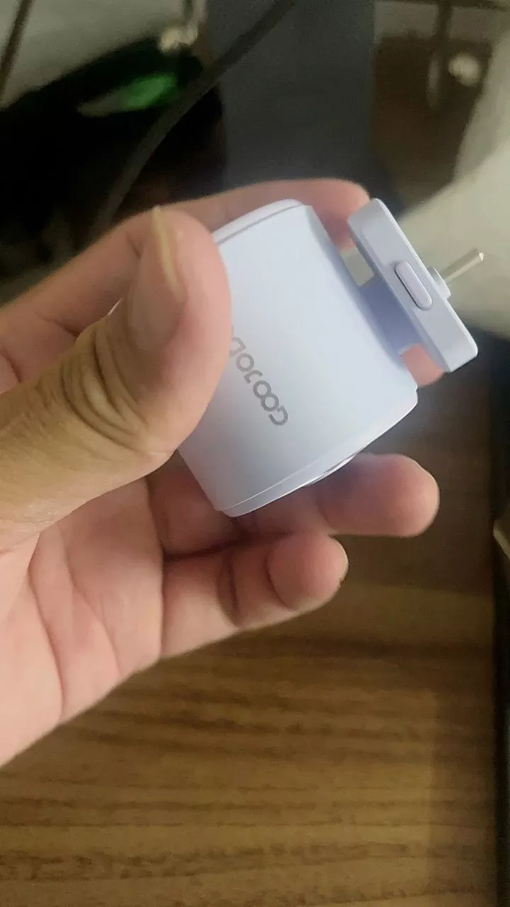 Quạt mini GOOJODOQ Type-C là sản phẩm cắm là chạy, cơ 15573 vòng/phút, lưu lượng gió mạnh mẽ 9,7 m/s