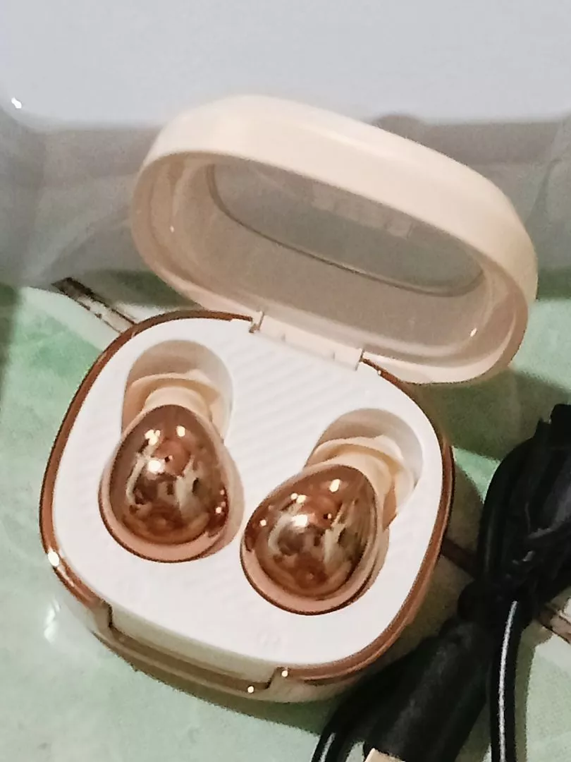 Tai nghe Bluetooth không dây là tai nghe khử tiếng ồn và chất lượng âm thanh di động nhỏ gọn Thích hợp cho IPhone và Android