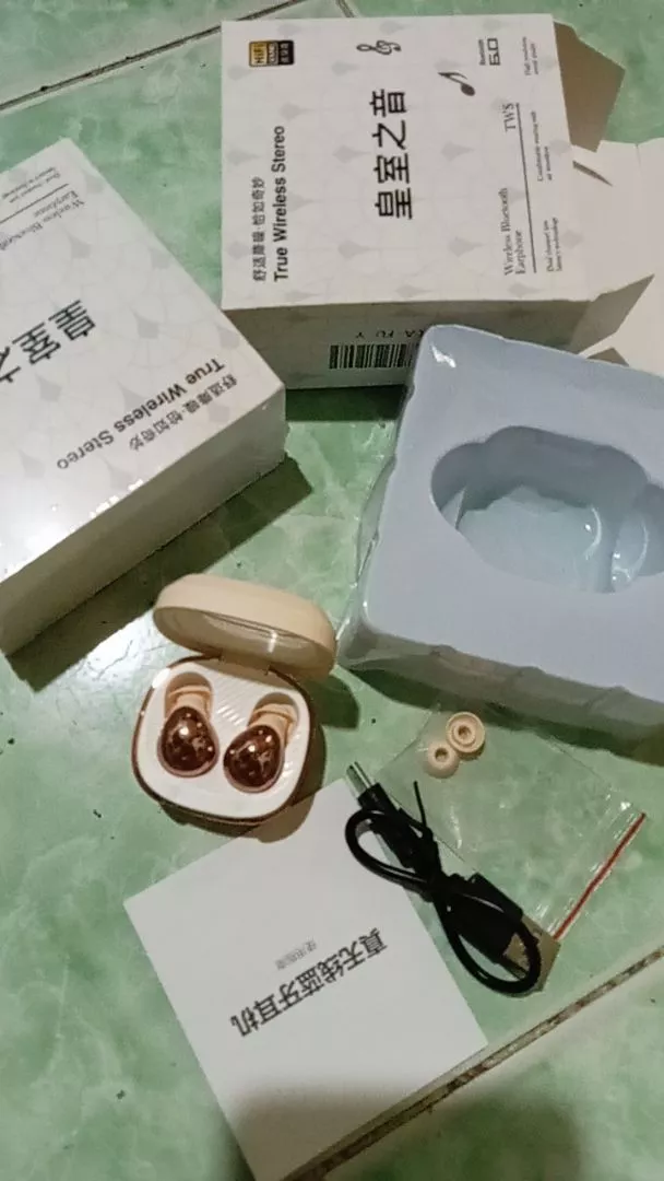 Tai nghe Bluetooth không dây là tai nghe khử tiếng ồn và chất lượng âm thanh di động nhỏ gọn Thích hợp cho IPhone và Android