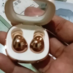 Tai nghe Bluetooth không dây là tai nghe khử tiếng ồn và chất lượng âm thanh di động nhỏ gọn Thích hợp cho IPhone và Android