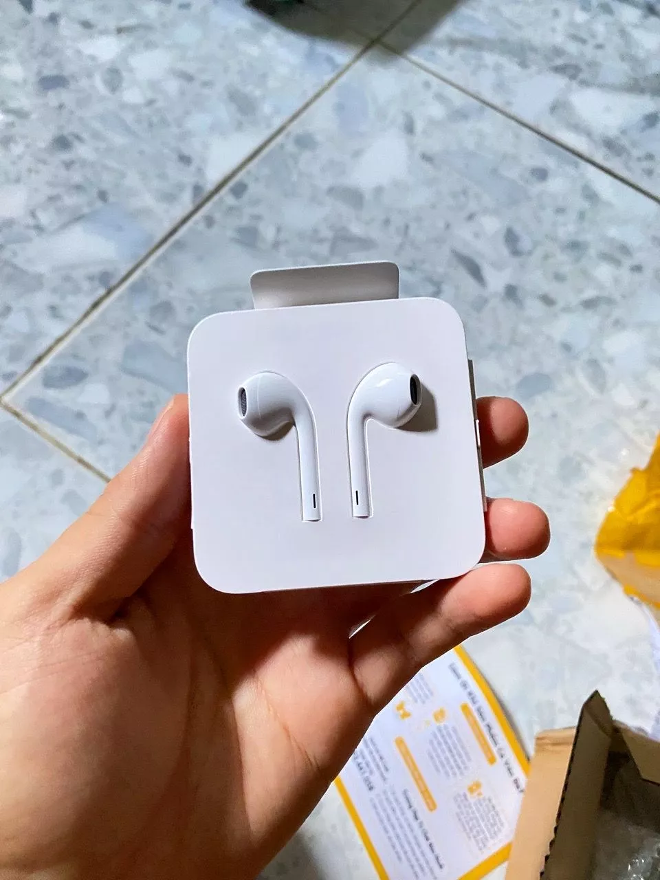 Tai nghe có dây chân cắm L, jack dẹt zin bóc máy cho 8-14 prm, không kết nối Bluetooth | BH 12 tháng