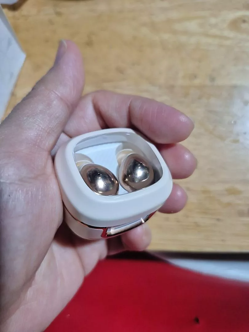 Tai nghe Bluetooth không dây là tai nghe khử tiếng ồn và chất lượng âm thanh di động nhỏ gọn Thích hợp cho IPhone và Android