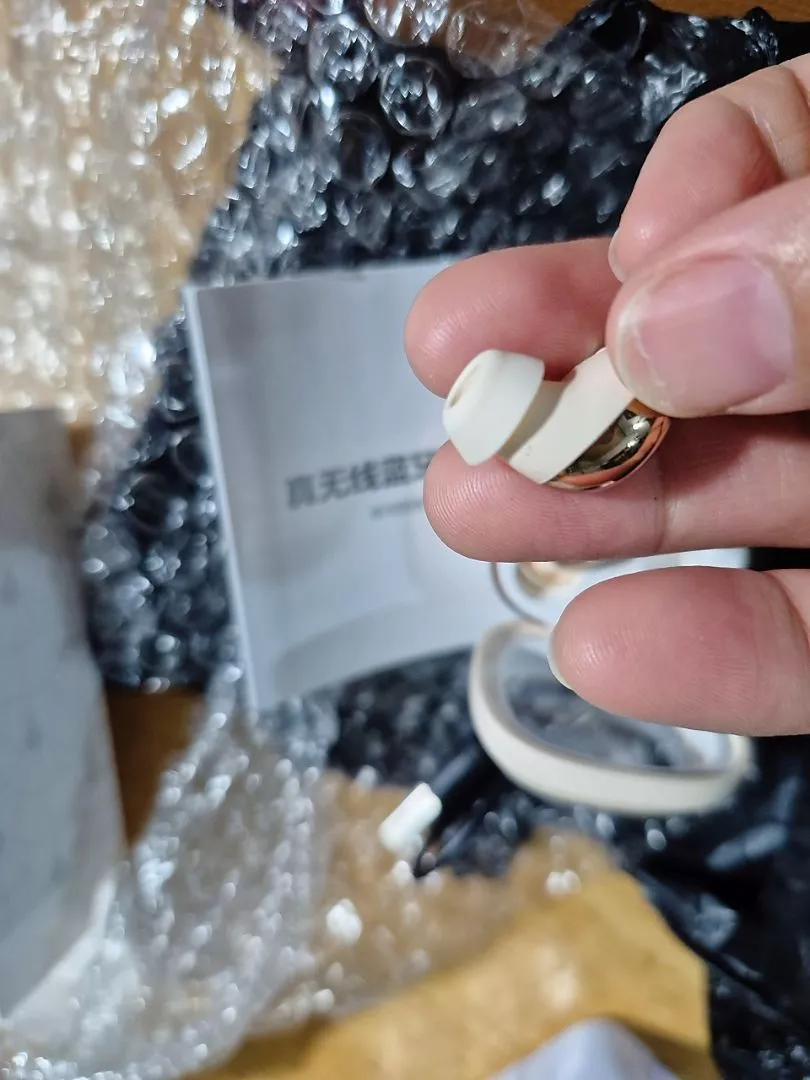 Tai nghe Bluetooth không dây là tai nghe khử tiếng ồn và chất lượng âm thanh di động nhỏ gọn Thích hợp cho IPhone và Android