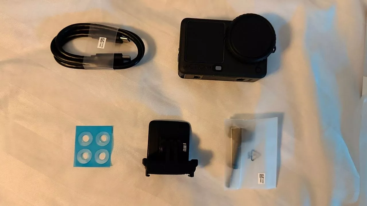 Camera hành động DJI Osmo Action 6 máy quay hành trình | Video 8K, cảm biến vuông 1/1.1, bộ nhớ trong 50GB (DJI OA 6)