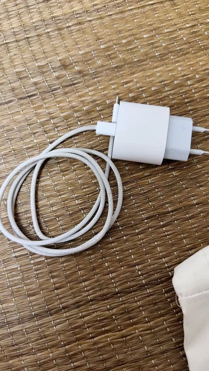 Cáp sạc Apple USB-C to USB-C 60W (1m) Chính hãng (dùng cho iPhone 15 series trở lên)