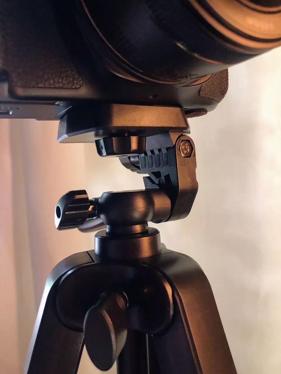 KINGJOY VT-688 - Chân Tripod Dành Cho Máy Ảnh, Điện Thoại, Gopro Tải Trọng 2Kg - Hàng Chính Hãng