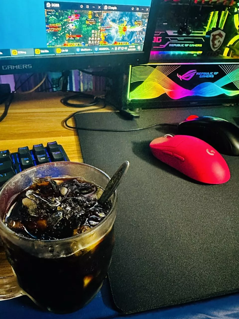 Bàn di, lót chuột gaming Logitech G740 - Đế cao su, ma sát tốt, chống trượt