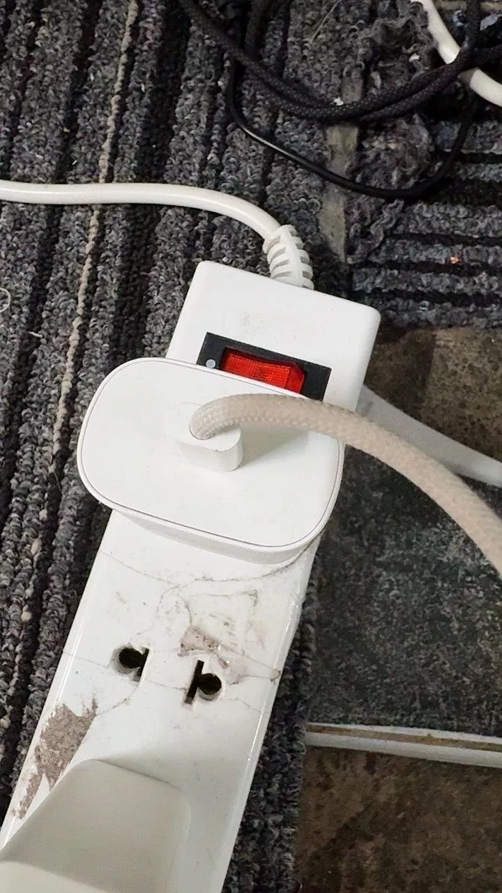 Pin dự phòng GOOJODOQ 10000mAh với sạc siêu nhanh 22.5W, tích hợp giao diện Light-ning và USB-C, cùng màn hình LED