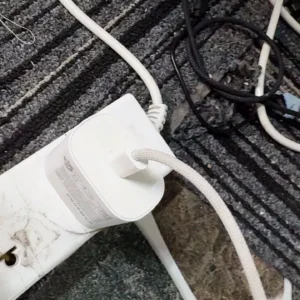 Pin dự phòng GOOJODOQ 10000mAh với sạc siêu nhanh 22.5W, tích hợp giao diện Light-ning và USB-C, cùng màn hình LED