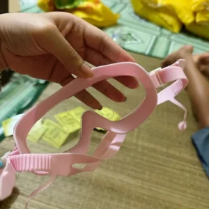 Kính Bơi Trẻ Em góc nhìn rộng có nút bịt tai Viền Silicon Mềm Mại Chống Nước Tuyệt Đối Không Đau Hằn