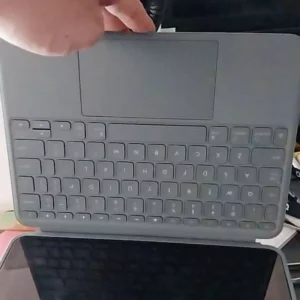 Bao da kèm Bàn phím Combo Touch Logitech cho iPad Air 11 inch (M2 & M3), iPad Air 5 (2022) & Ipad Air 13 inch (M2)