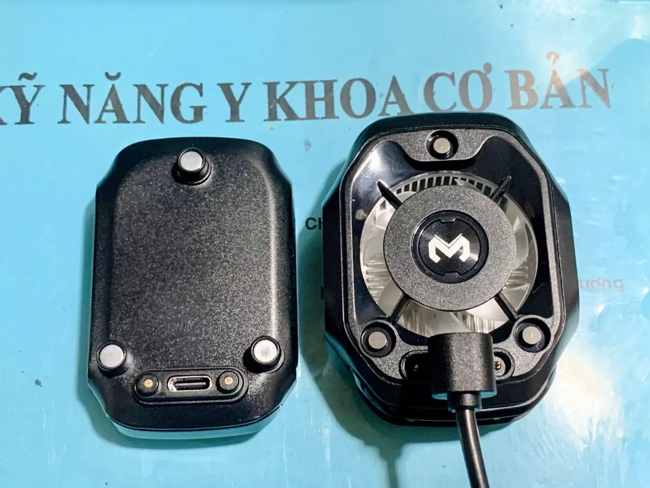 Sò lạnh tản nhiệt MEMO CX12 Pro 2026 sử dụng pin làm lạnh sâu 2 chế độ AI đèn led màn hình tăng fps chơi game liên quân
